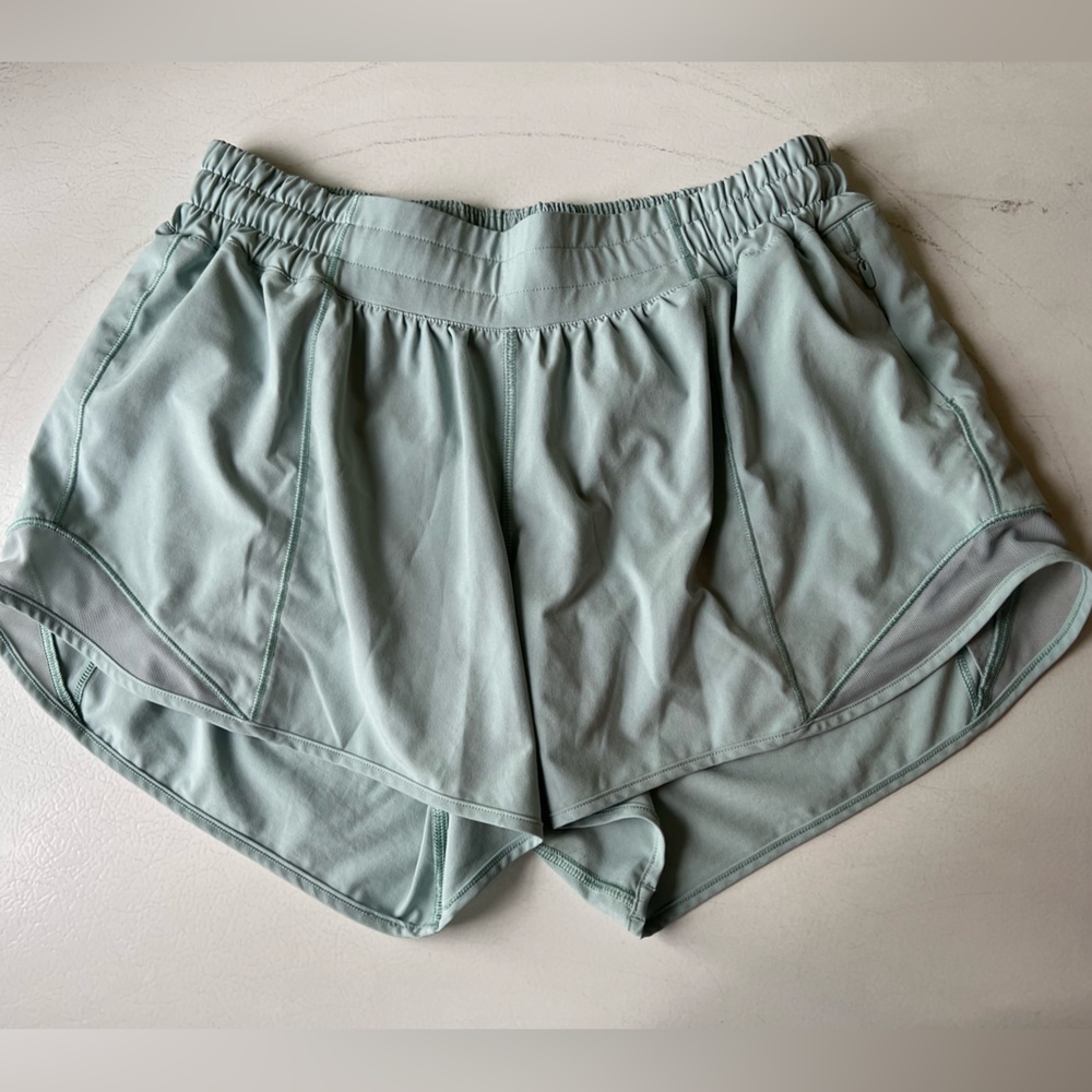 Lululemon Hotty Hot size 8, 4in inseam